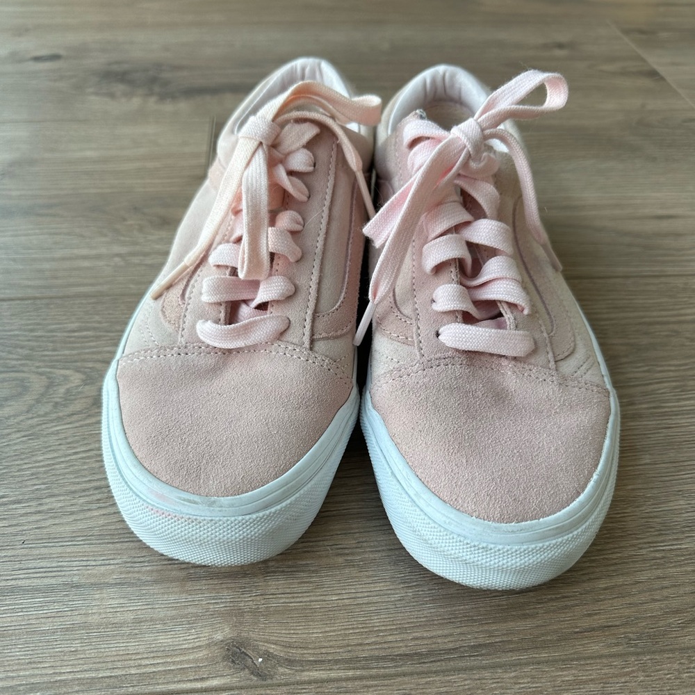 Vans classic sneaker in suede, pink/blush colored